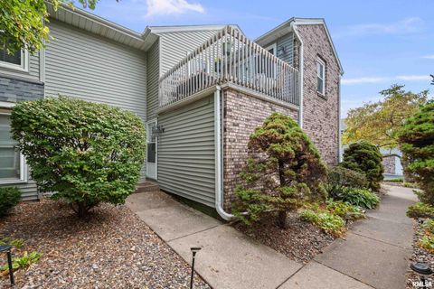 Photo of 2422 E 51ST Street #E, Davenport, IA 52807 (MLS # QC4267757)