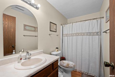 Tiny photo for 2422 E 51ST Street #E, Davenport, IA 52807 (MLS # QC4267757)