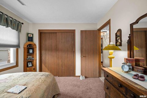 Tiny photo for 2422 E 51ST Street #E, Davenport, IA 52807 (MLS # QC4267757)