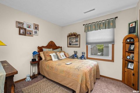 Tiny photo for 2422 E 51ST Street #E, Davenport, IA 52807 (MLS # QC4267757)