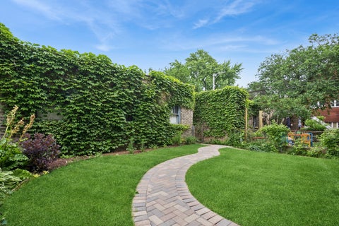 Tiny photo for 1530 W Elmdale Avenue #1, Chicago, IL 60660 (MLS # 12668484)
