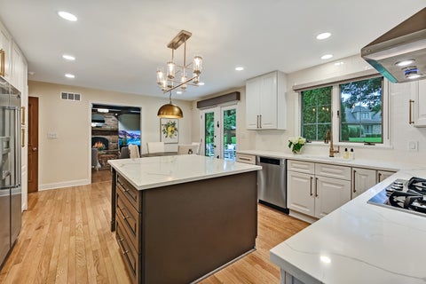 Tiny photo for 5 Regent Court, Burr Ridge, IL 60527 (MLS # 12537427)