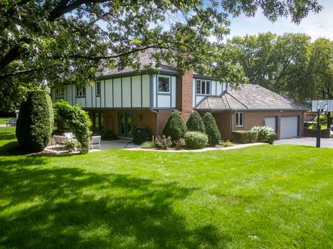 Tiny photo for 5 Regent Court, Burr Ridge, IL 60527 (MLS # 12537427)