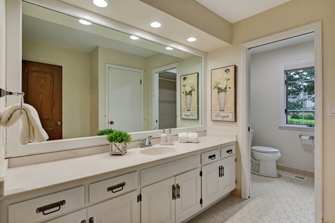 Tiny photo for 5 Regent Court, Burr Ridge, IL 60527 (MLS # 12537427)