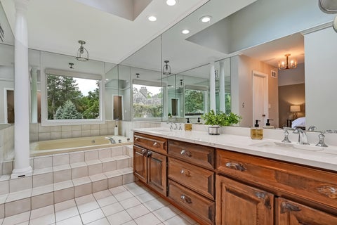 Tiny photo for 5 Regent Court, Burr Ridge, IL 60527 (MLS # 12537427)