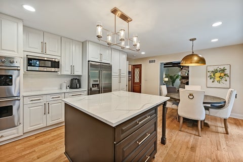 Tiny photo for 5 Regent Court, Burr Ridge, IL 60527 (MLS # 12537427)