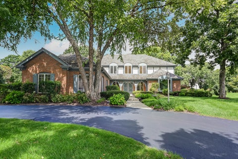 Photo of 5 Regent Court, Burr Ridge, IL 60527 (MLS # 12537427)