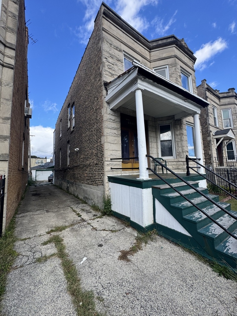 5246 W Congress Parkway