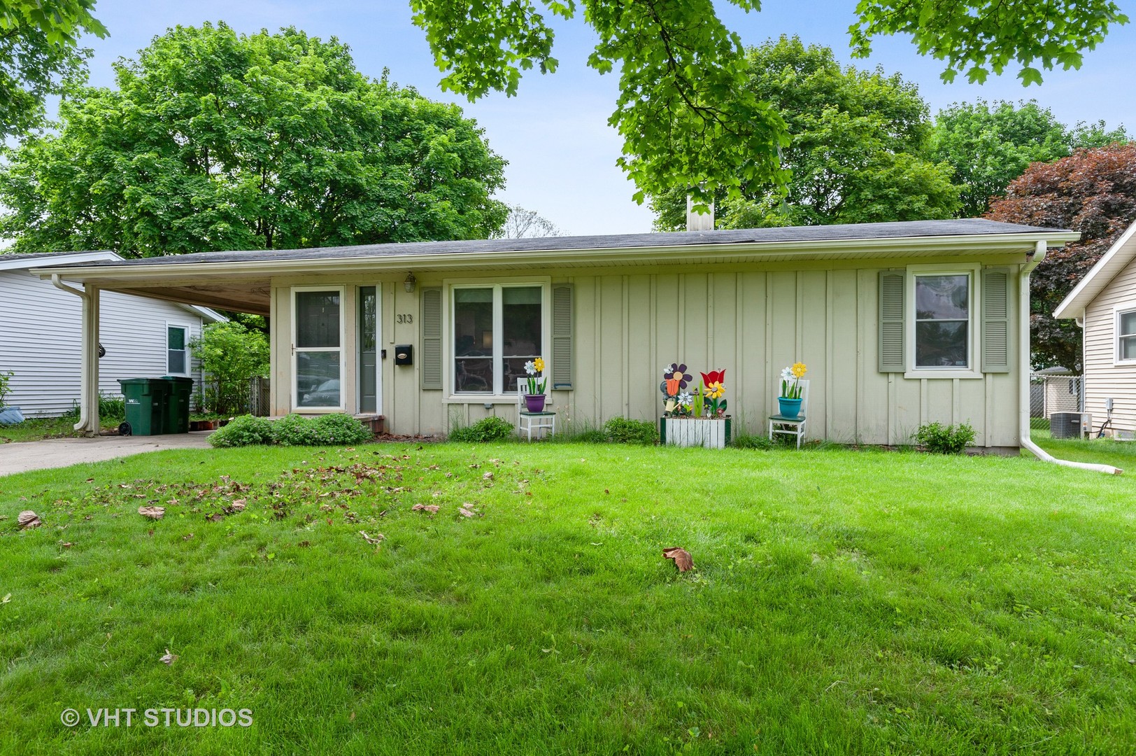 Photo 1 of 17 — 313 Bonnie Brae Avenue, Grayslake, IL 60030