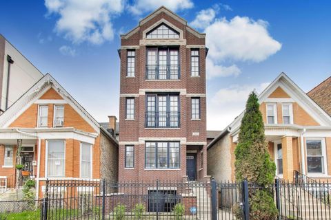 Photo of 2031 W Augusta Boulevard #1, Chicago, IL 60622 (MLS # 12640427)