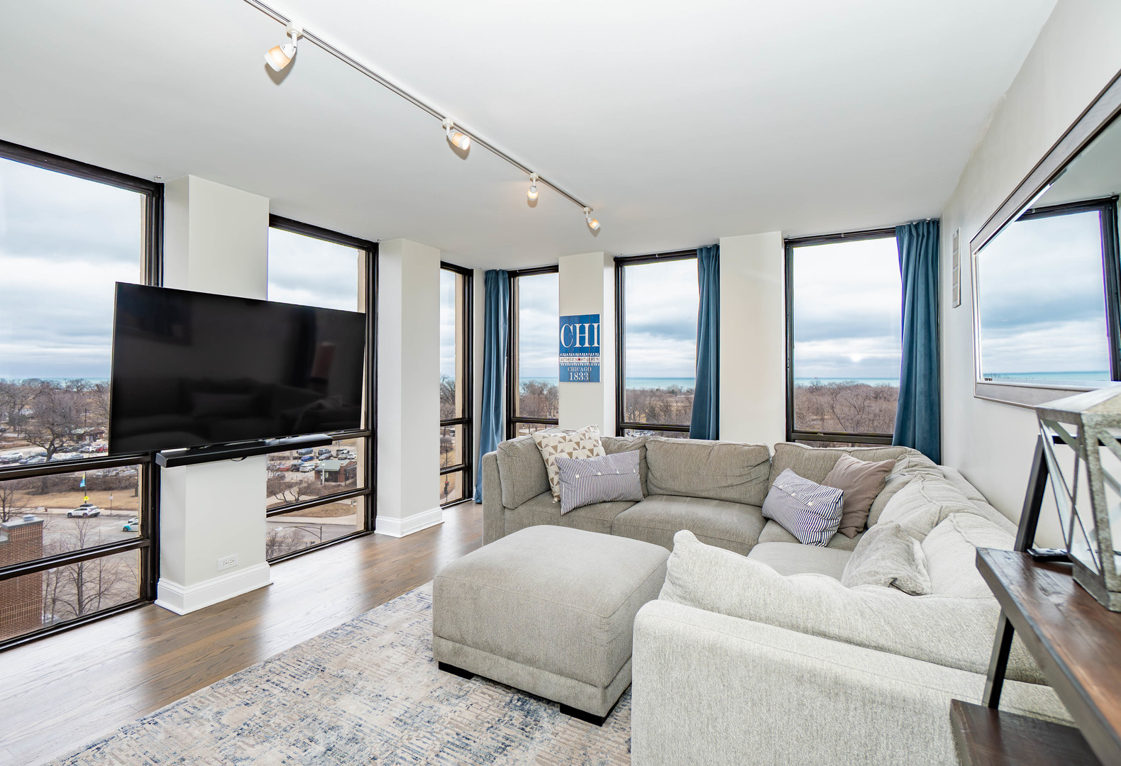 1660 N La Salle Drive 811