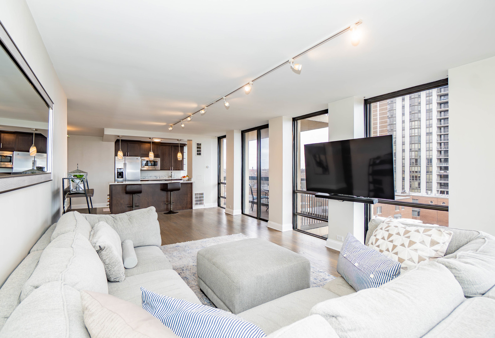 1660 N La Salle Drive 811