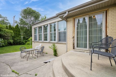 Tiny photo for 6846 N Dowagiac Avenue, Chicago, IL 60646 (MLS # 12500660)