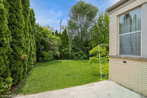 Tiny photo for 6846 N Dowagiac Avenue, Chicago, IL 60646 (MLS # 12500660)