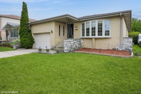 Tiny photo for 6846 N Dowagiac Avenue, Chicago, IL 60646 (MLS # 12500660)