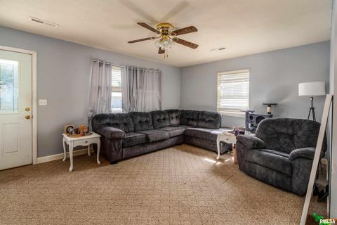 Tiny photo for 902 N TAFT Street, Marion, IL 62959 (MLS # QC4268105)