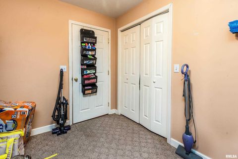 Tiny photo for 902 N TAFT Street, Marion, IL 62959 (MLS # QC4268105)