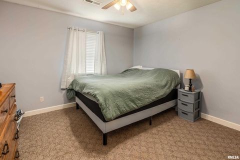 Tiny photo for 902 N TAFT Street, Marion, IL 62959 (MLS # QC4268105)