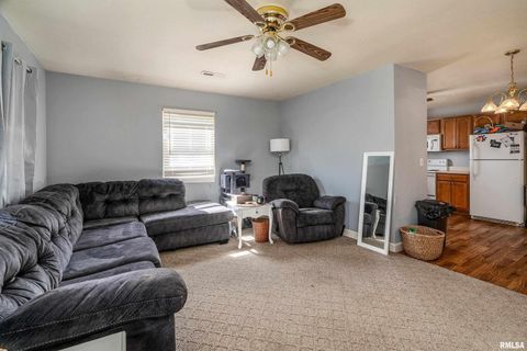 Tiny photo for 902 N TAFT Street, Marion, IL 62959 (MLS # QC4268105)