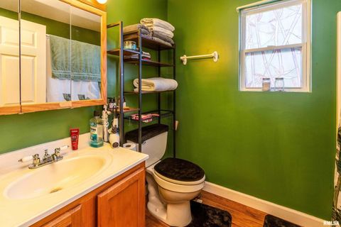 Tiny photo for 902 N TAFT Street, Marion, IL 62959 (MLS # QC4268105)