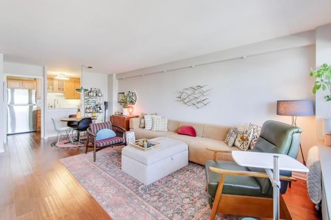 Tiny photo for 555 W CORNELIA Avenue #1711, Chicago, IL 60657 (MLS # 12491038)