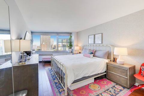 Tiny photo for 555 W CORNELIA Avenue #1711, Chicago, IL 60657 (MLS # 12491038)