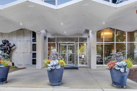 Tiny photo for 555 W CORNELIA Avenue #1711, Chicago, IL 60657 (MLS # 12491038)