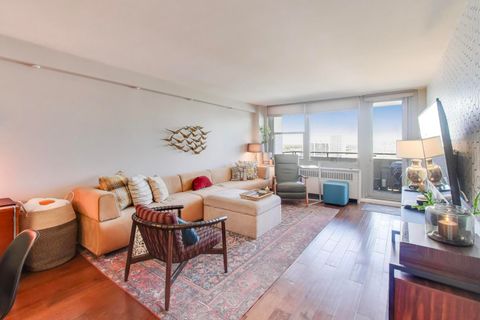 Tiny photo for 555 W CORNELIA Avenue #1711, Chicago, IL 60657 (MLS # 12491038)