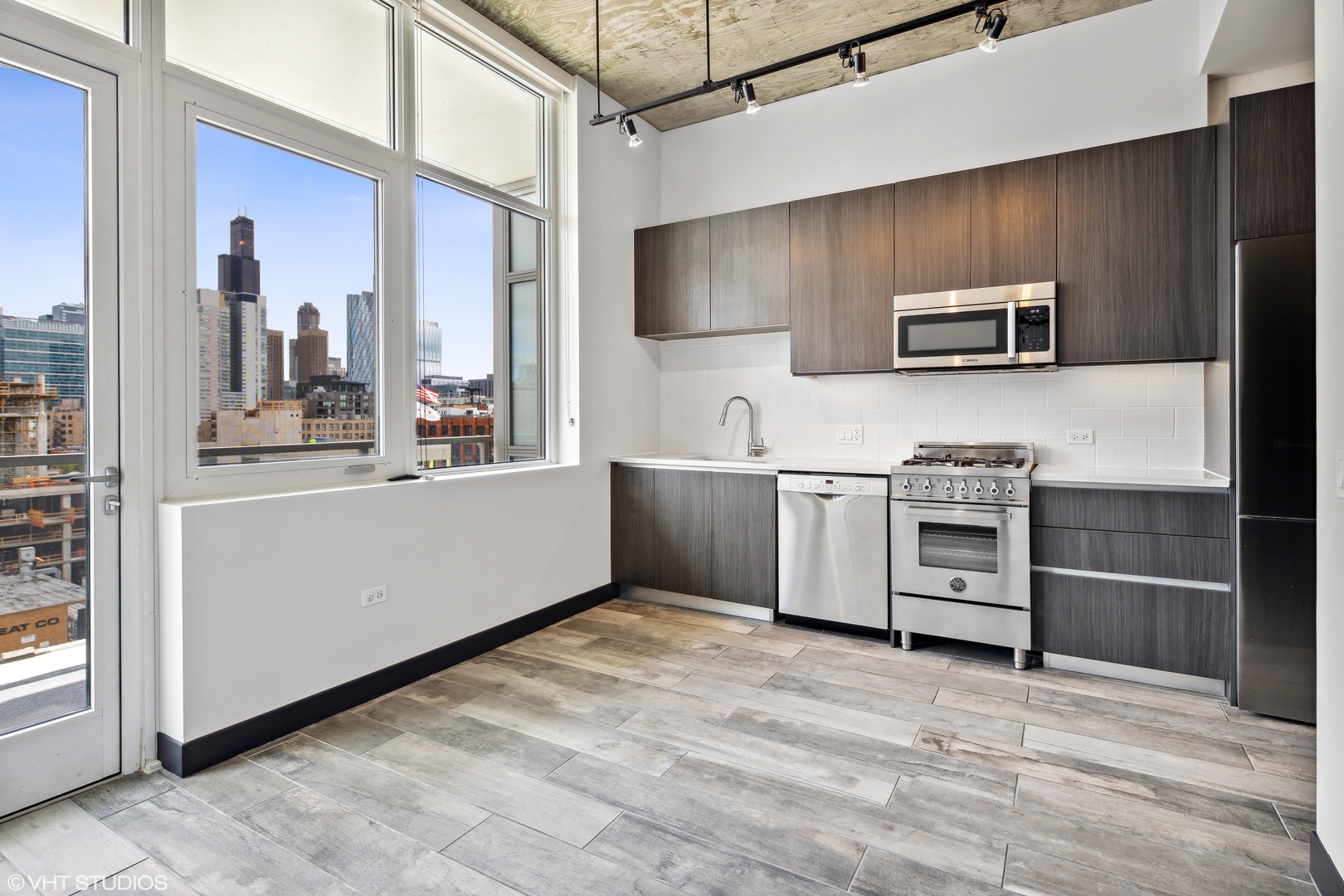 171 N Aberdeen Street 809