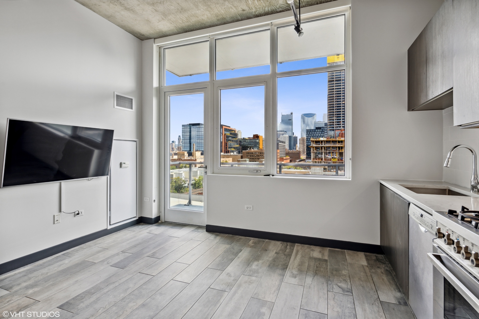 171 N Aberdeen Street 809