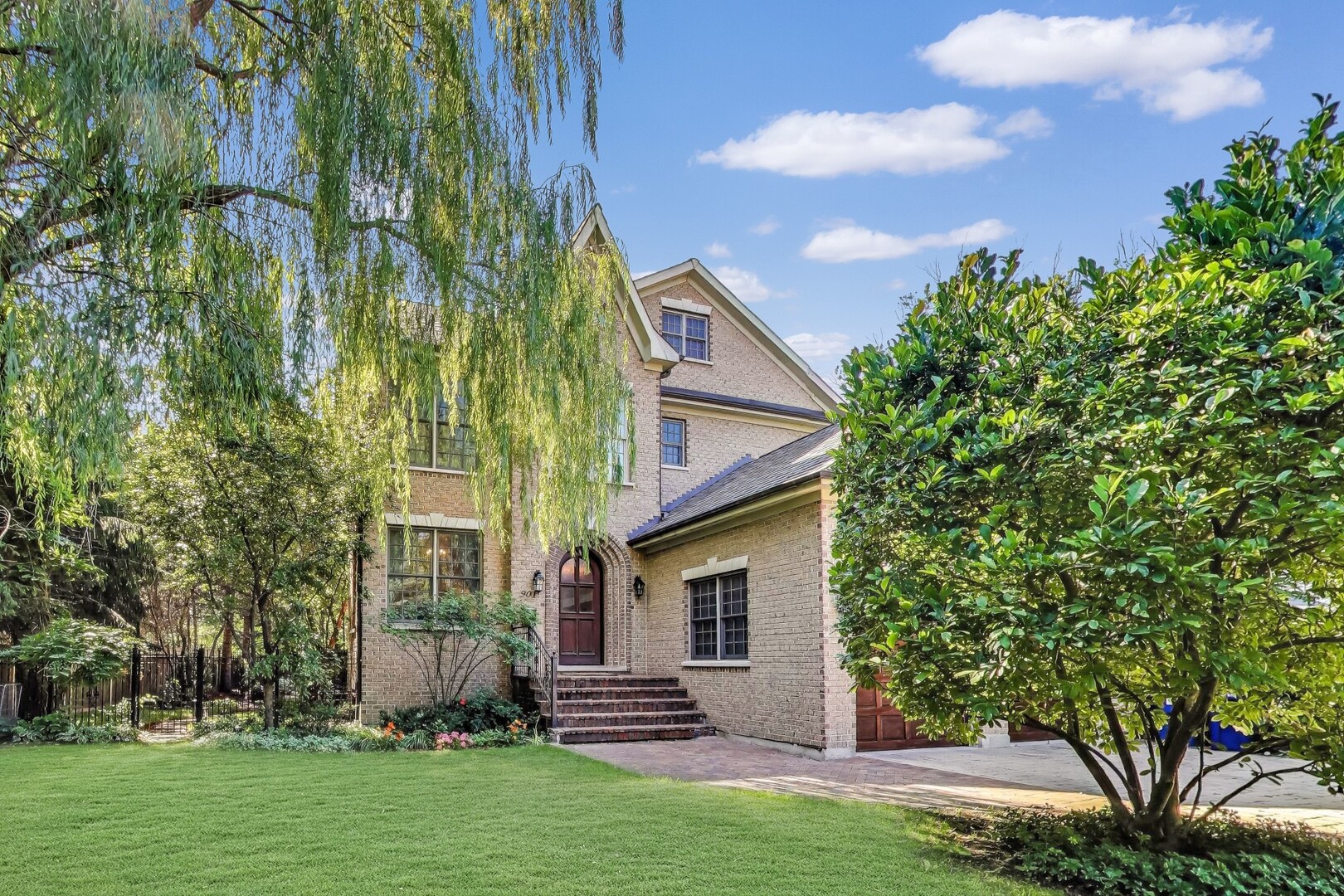 901 Pontiac Road