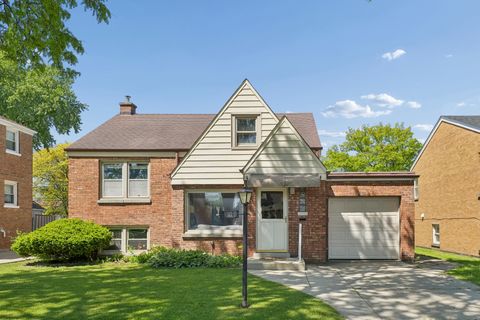 Photo of 1800 Buckingham Avenue, Westchester, IL 60154 (MLS # 12642793)