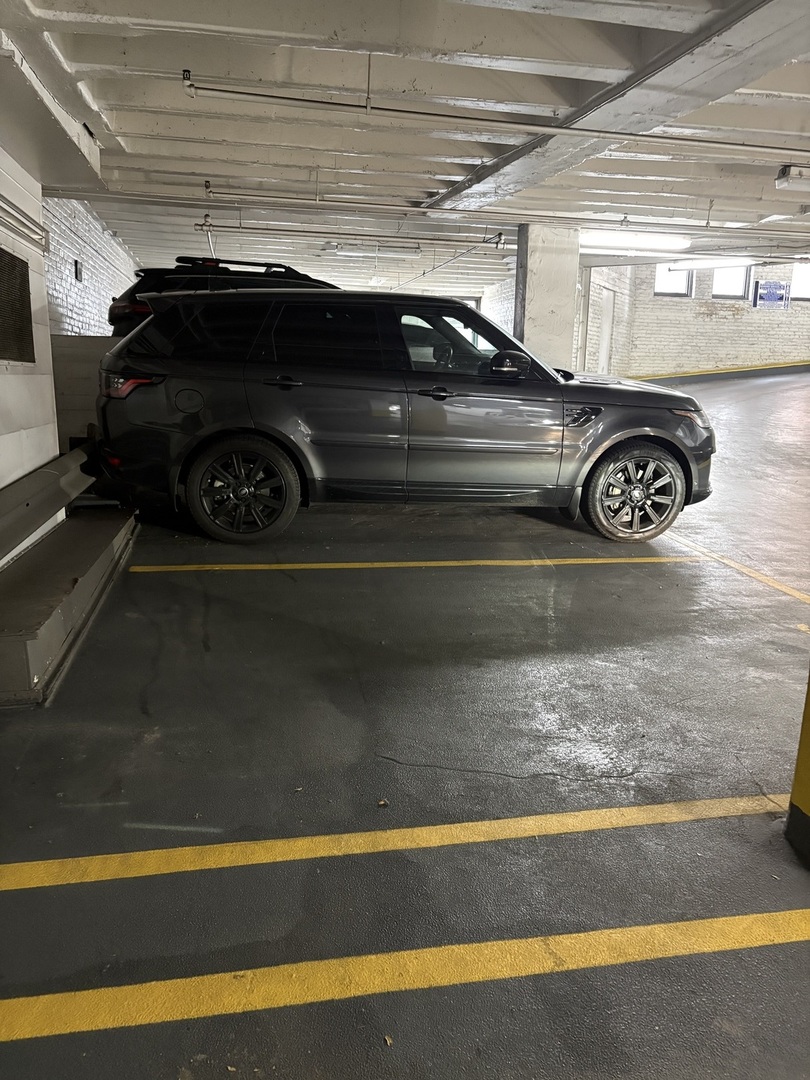 2431 N Clark Street 136