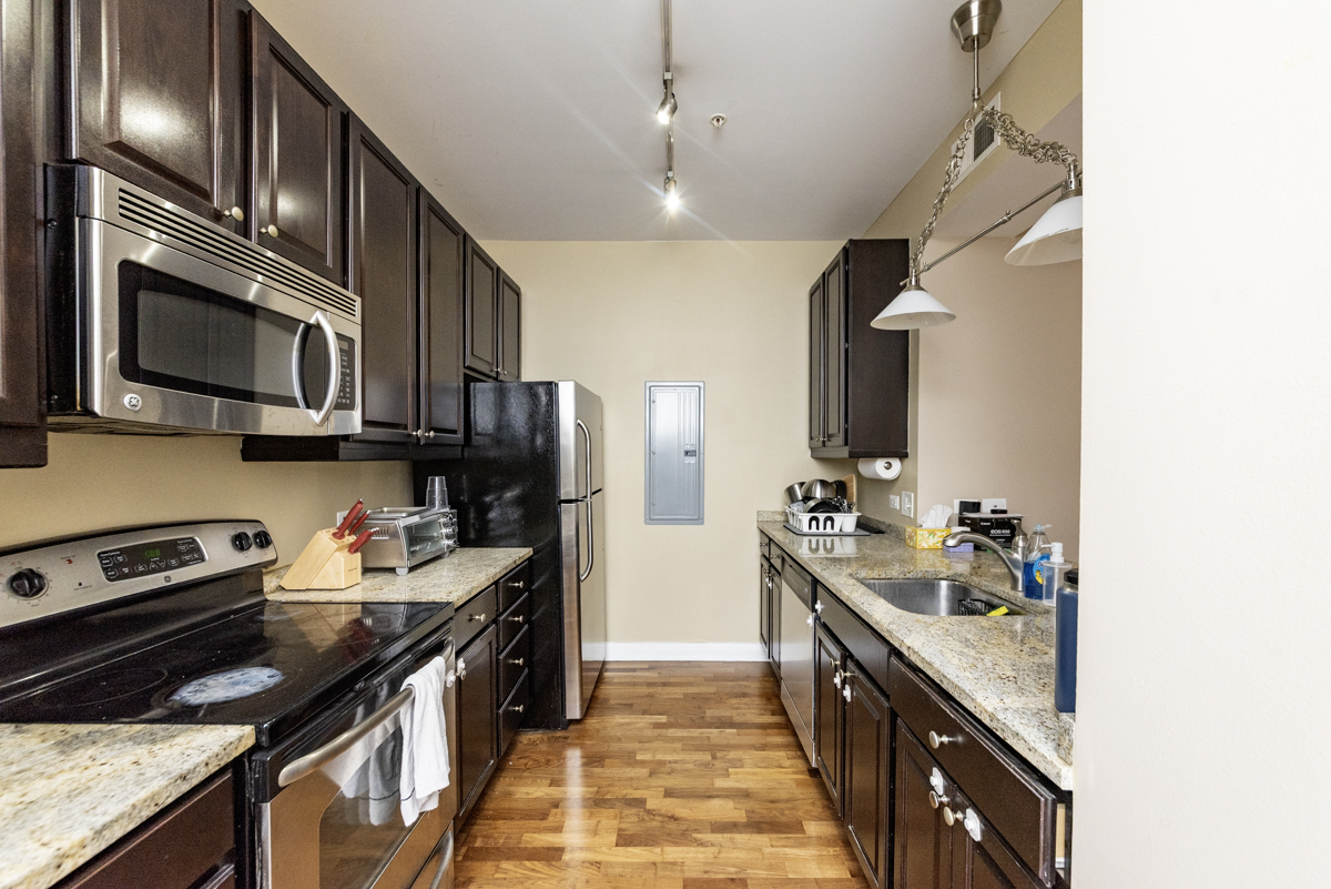 565 W Quincy Street 907