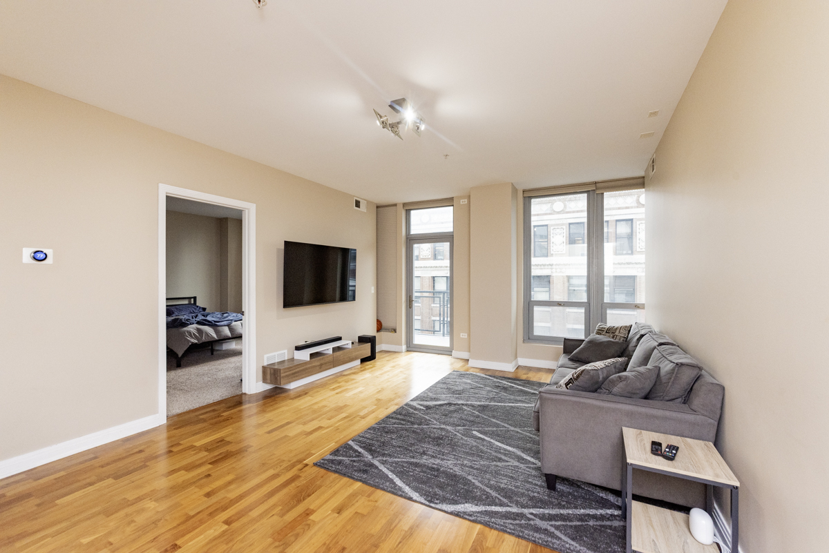 565 W Quincy Street 907