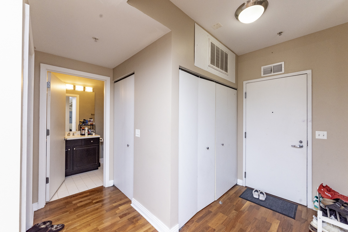 565 W Quincy Street 907