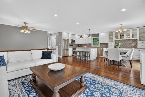 Tiny photo for 2S465 Barclay Place, Glen Ellyn, IL 60137 (MLS # 12734859)