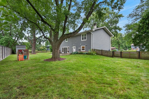 Tiny photo for 2S465 Barclay Place, Glen Ellyn, IL 60137 (MLS # 12734859)
