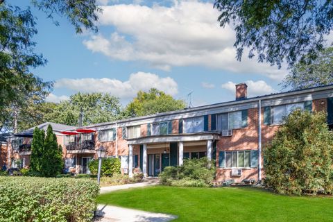 2315 S Goebbert Road 209 Arlington Heights IL 60005