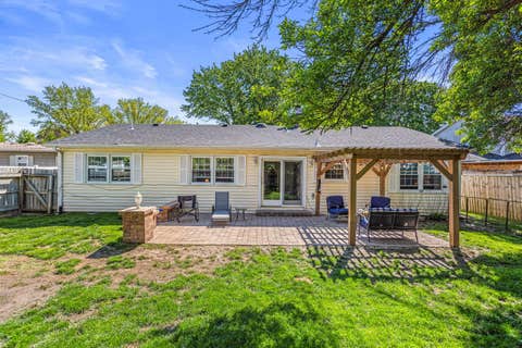 Tiny photo for 401 Cedar Drive, Clinton, IL 61727 (MLS # 12627492)