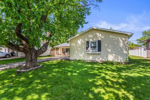 Tiny photo for 401 Cedar Drive, Clinton, IL 61727 (MLS # 12627492)