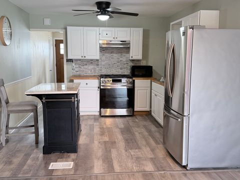 Tiny photo for 404 N Kinzie Street, Thornton, IL 60476 (MLS # 12572972)