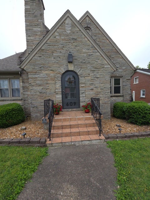 Tiny photo for 609 Elm Street, Carmi, IL 62821 (MLS # 12731886)
