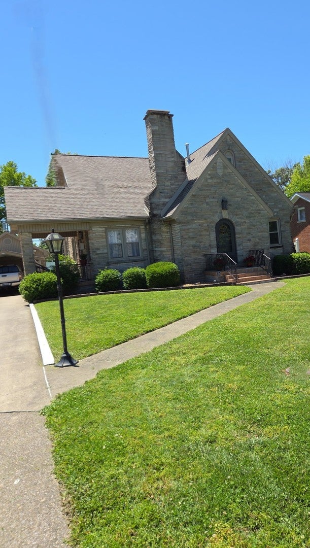 609 Elm Street