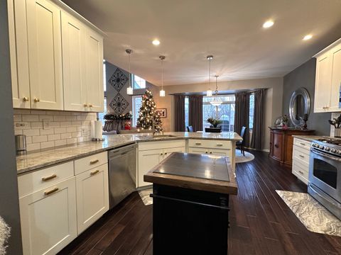 Tiny photo for 11534 Lake Shore Drive, Orland Park, IL 60467 (MLS # 12530598)