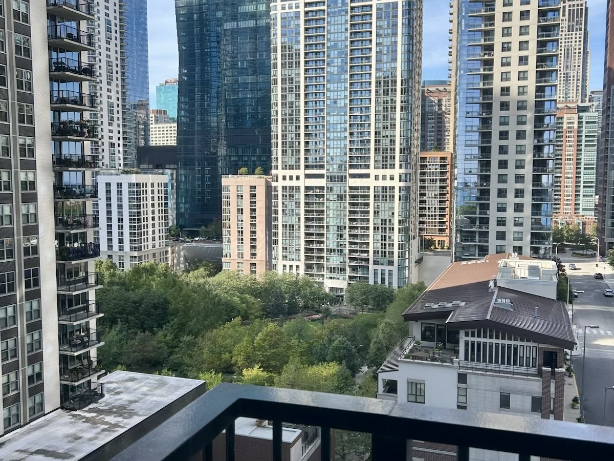 400 E Randolph Street 1510