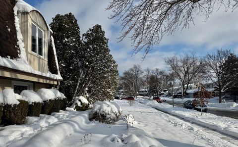 Tiny photo for 416 Trinity Court, Buffalo Grove, IL 60089 (MLS # 12534701)