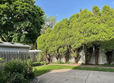 Tiny photo for 416 Trinity Court, Buffalo Grove, IL 60089 (MLS # 12534701)