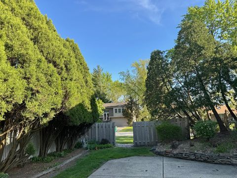 Tiny photo for 416 Trinity Court, Buffalo Grove, IL 60089 (MLS # 12534701)