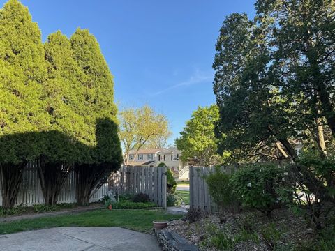 Tiny photo for 416 Trinity Court, Buffalo Grove, IL 60089 (MLS # 12534701)